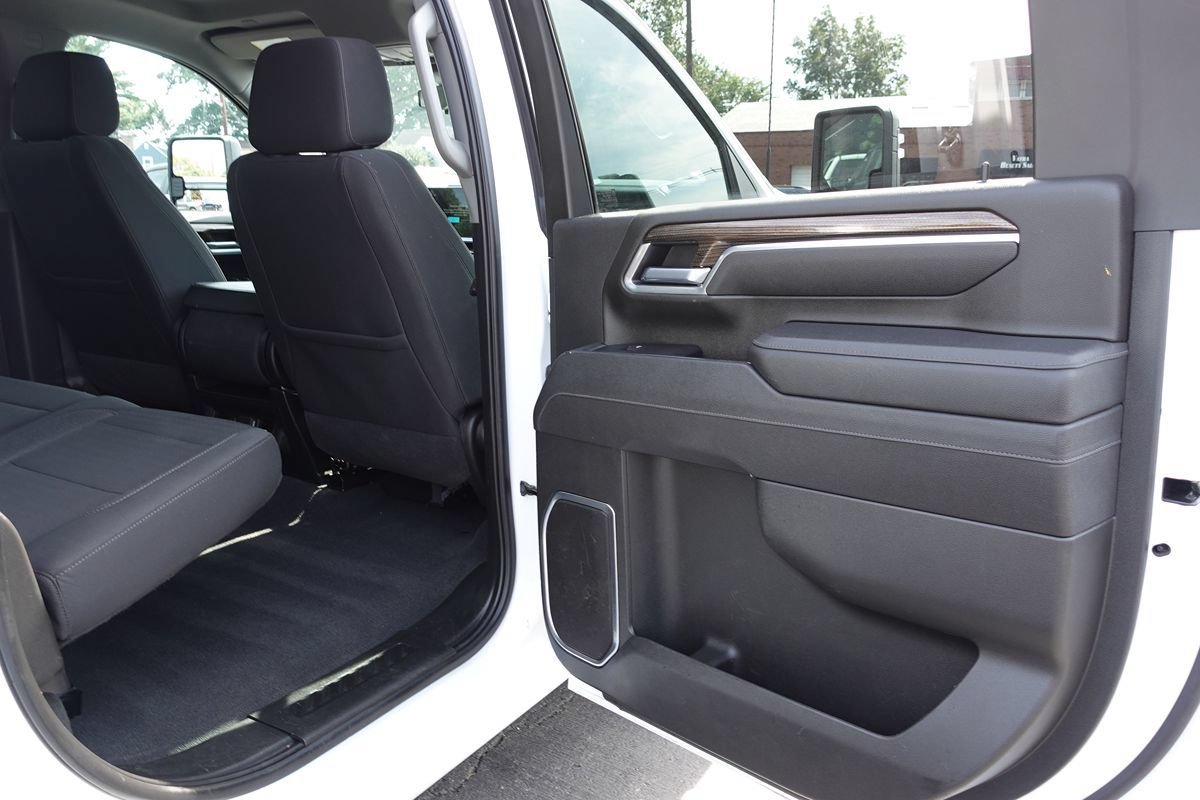 Used 2025 Chevrolet Silverado 2500 LT w/ Convenience Package AWD/4WD image 27