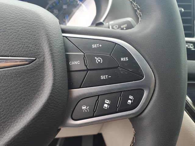 Certified 2024 Chrysler Pacifica Touring-L FWD image 29