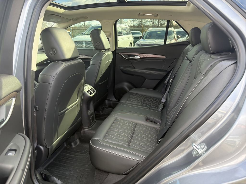 Used 2021 Buick Envision Avenir w/ Technology Package II image 13