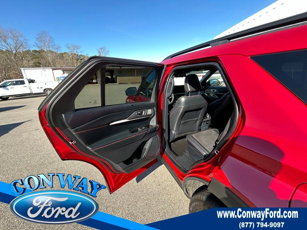 Used 2025 Ford Explorer ST image 17