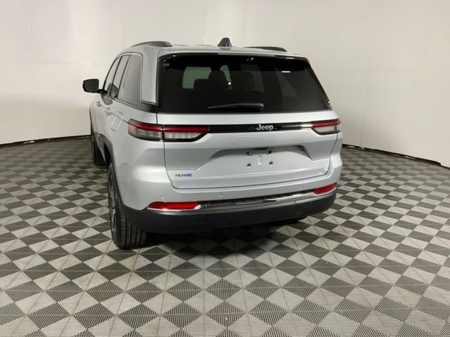 Used 2024 Jeep Grand Cherokee Limited 4xe w/ Luxury Tech Group II image 12