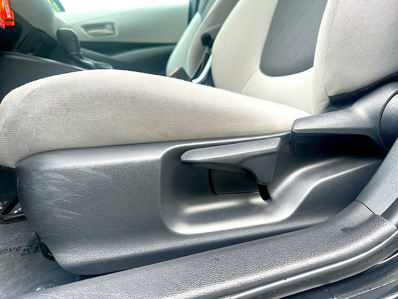 Used 2022 Toyota Corolla LE image 14