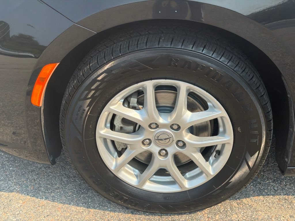Used 2023 Chrysler Pacifica Touring-L FWD image 30