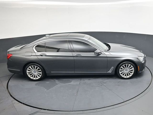 Used 2018 BMW 740i image 21