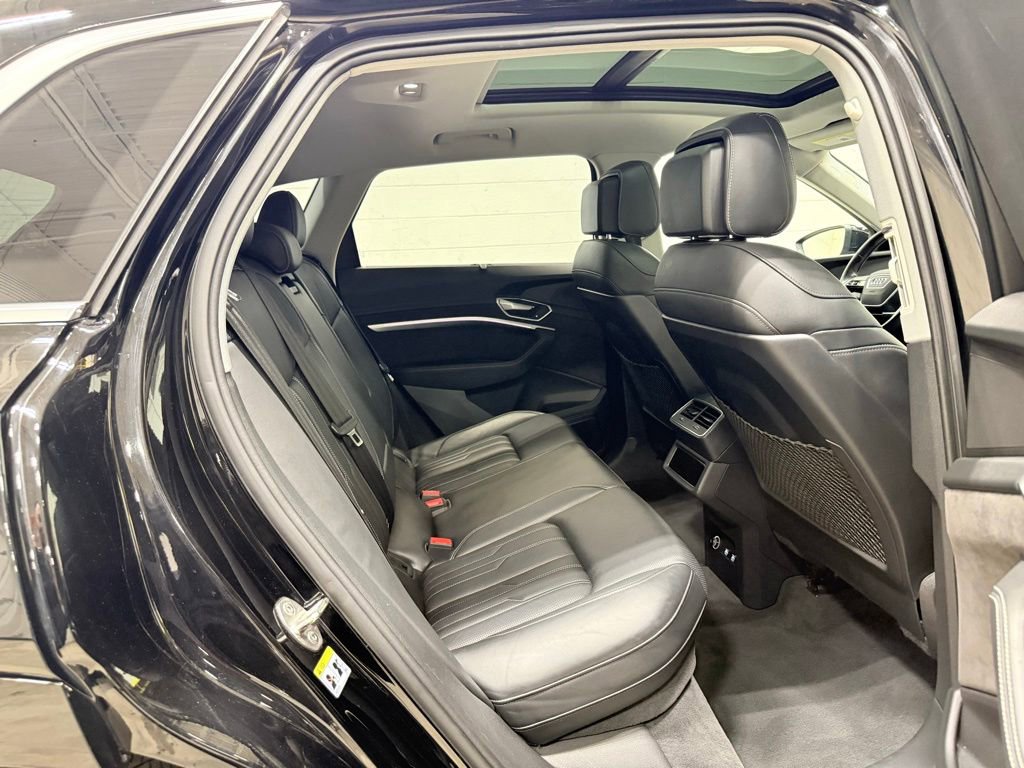 Used 2019 Audi e-tron Prestige w/ Prestige Package AWD/4WD image 41