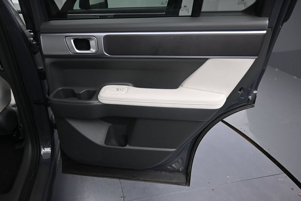 Used 2025 Hyundai Santa Fe SEL FWD image 19