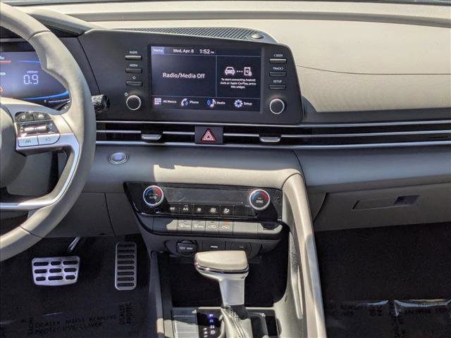 Used 2025 Hyundai Elantra Sport image 14