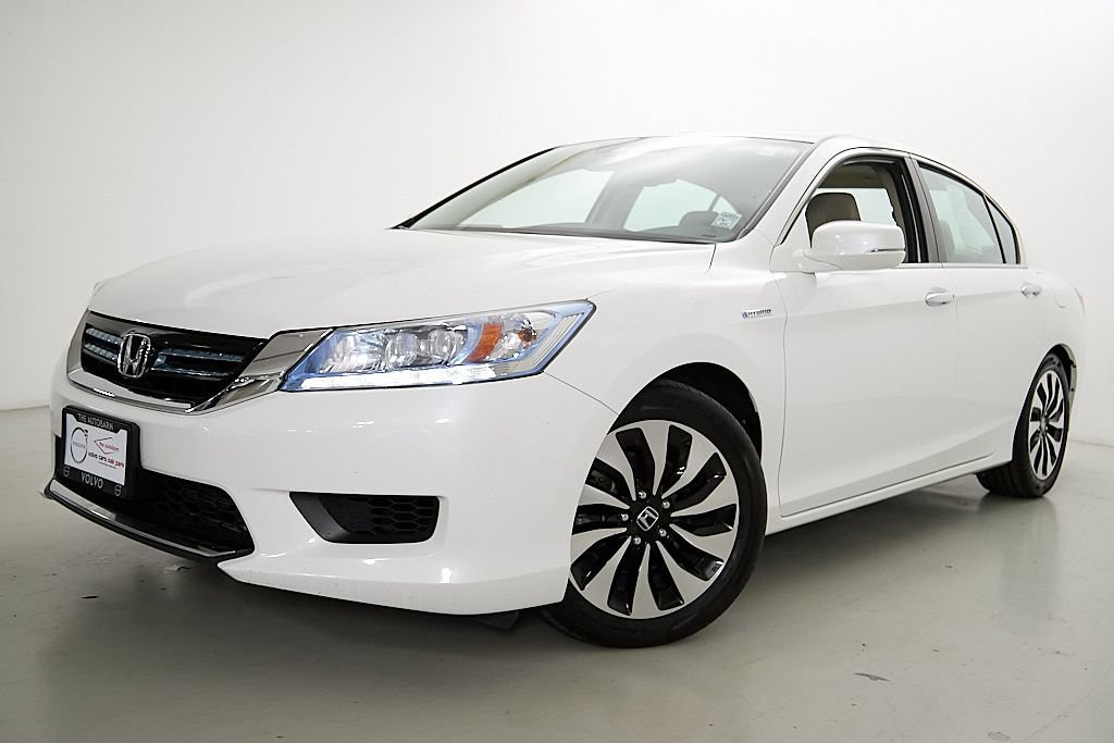Used 2015 Honda Accord Touring image 2