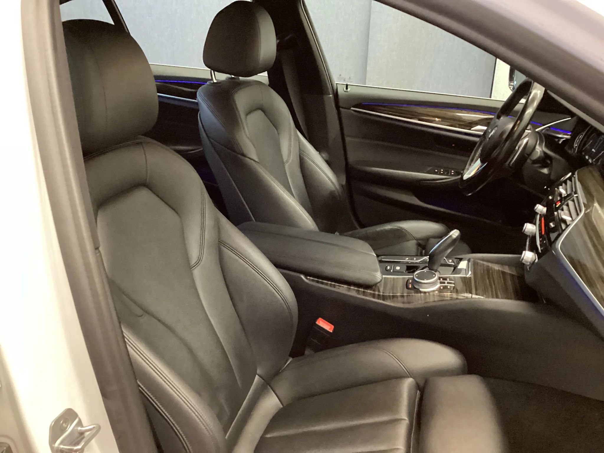 Used 2019 BMW 530e xDrive w/ Convenience Package AWD/4WD image 11