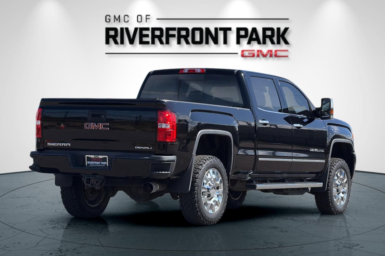 Used 2018 GMC Sierra 2500 Denali w/ Duramax Plus Package image 3