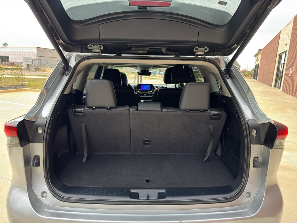 Used 2024 Toyota Highlander XLE image 16