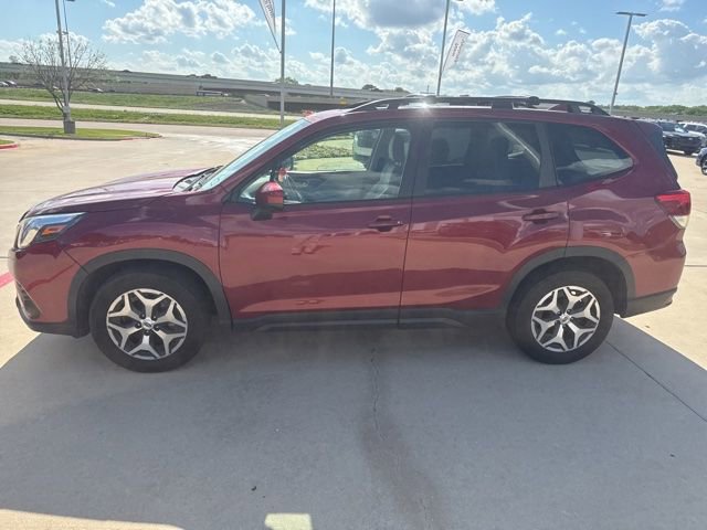 Used 2023 Subaru Forester Premium image 5