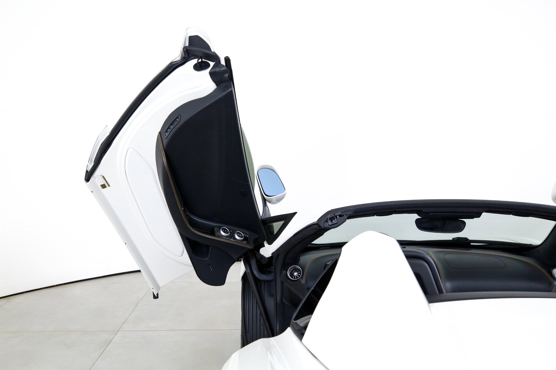 Used 2015 McLaren 650S Spider image 12