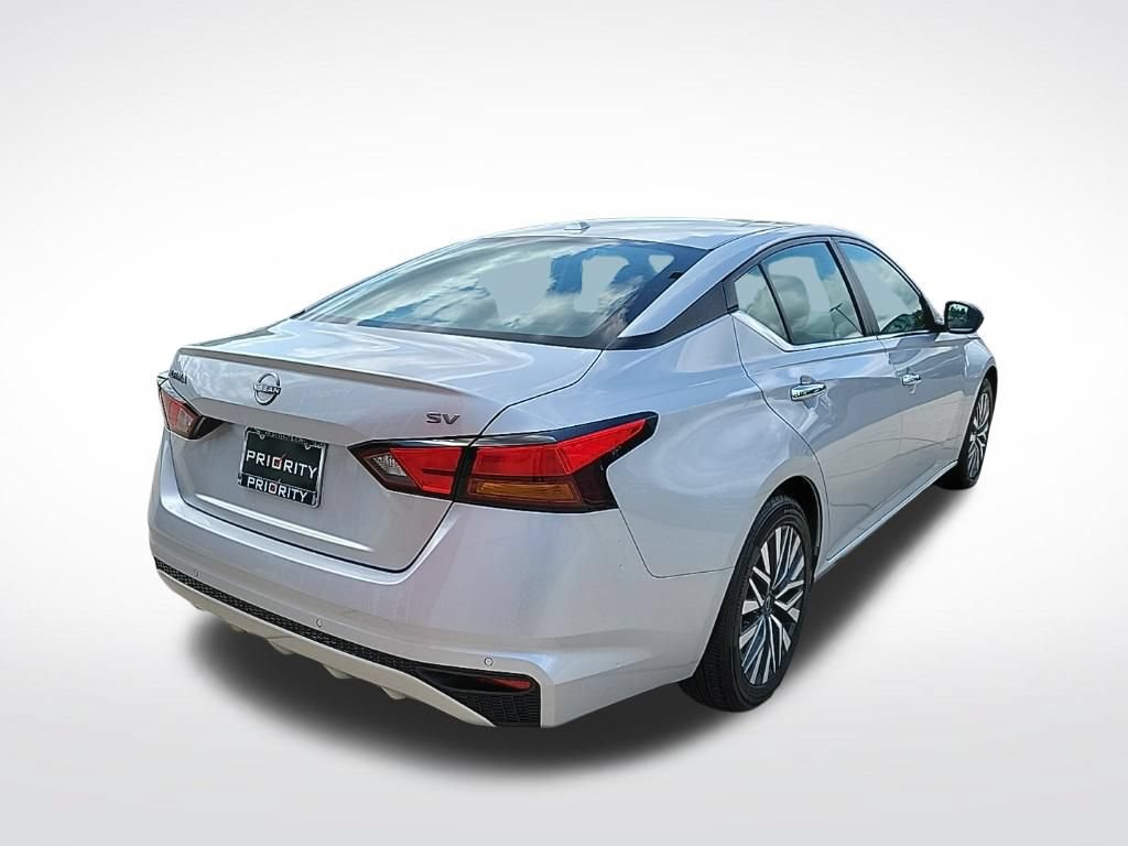 Used 2024 Nissan Altima 2.5 SV FWD image 4