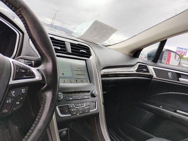 Used 2017 Ford Fusion SE w/ Fusion SE Technology Package AWD/4WD image 16
