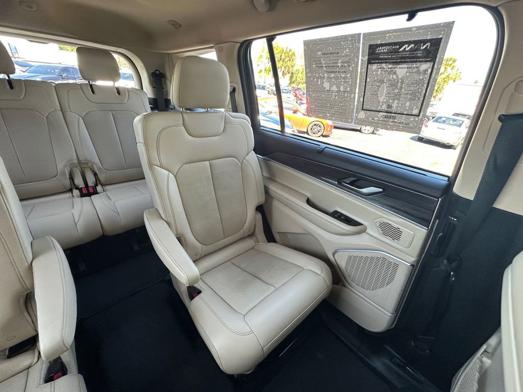 Used 2021 Jeep Grand Cherokee L Limited w/ Luxury Tech Group II image 32