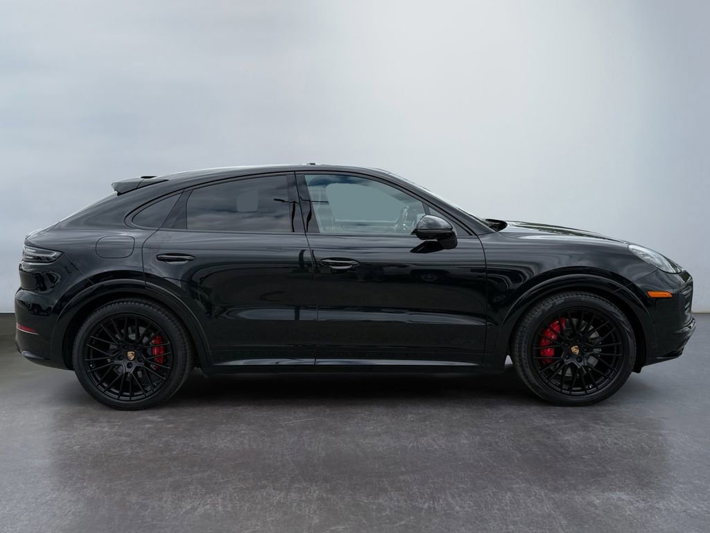 Used 2023 Porsche Cayenne GTS AWD/4WD image 2