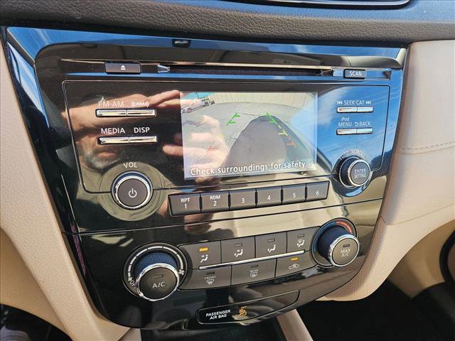 Used 2017 Nissan Rogue S w/ Appearance Package FWD image 19