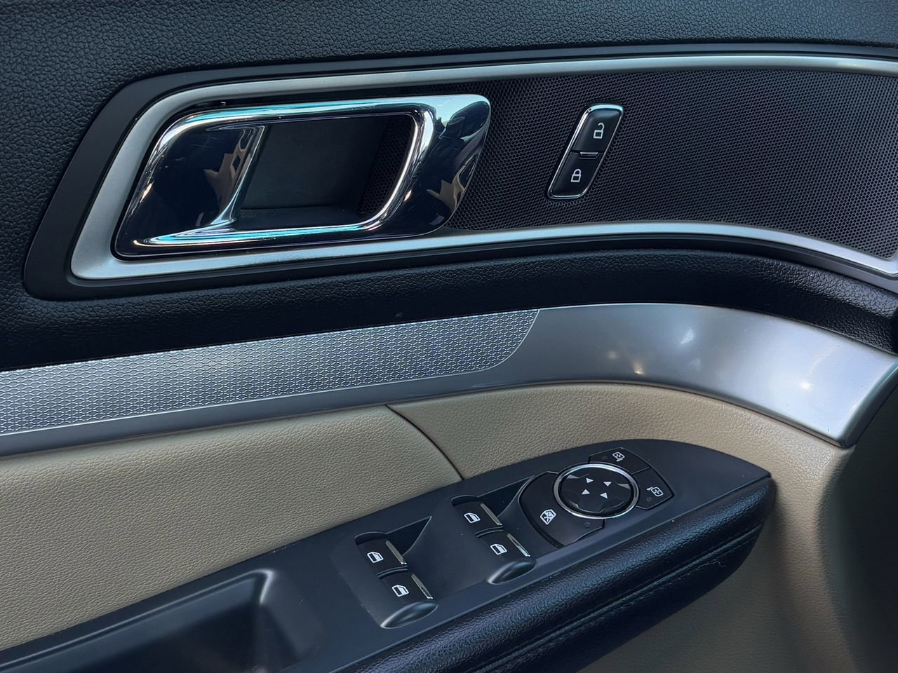 Used 2016 Ford Explorer XLT w/ Equipment Group 202A image 23