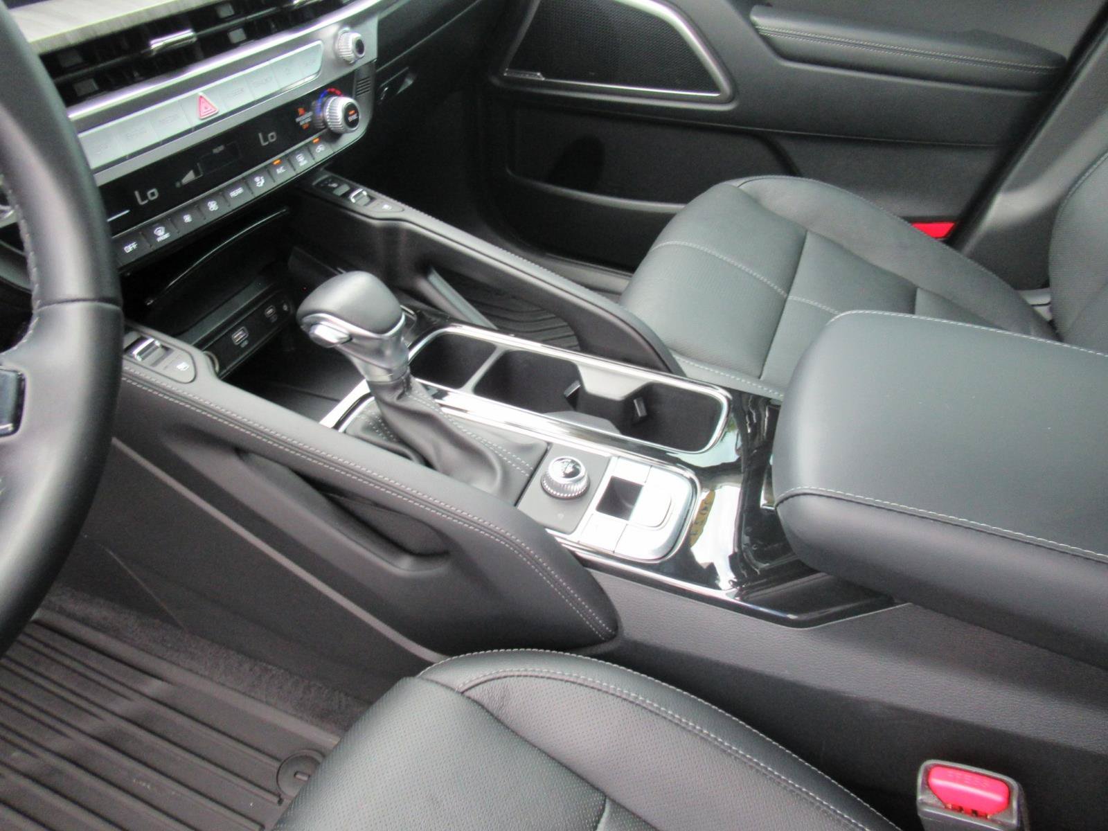 Used 2024 Kia Telluride EX w/ EX Captain's Chair Package FWD image 18