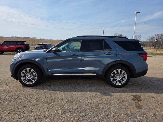Used 2025 Ford Explorer Active w/ Active Comfort Package image 32