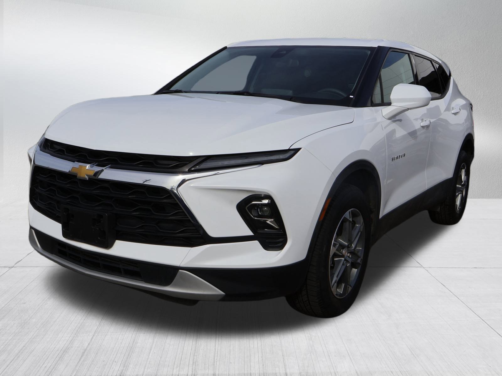 Used 2025 Chevrolet Blazer LT image 3