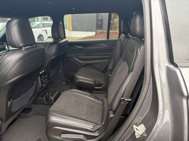 Used 2023 Jeep Grand Cherokee L Laredo image 10