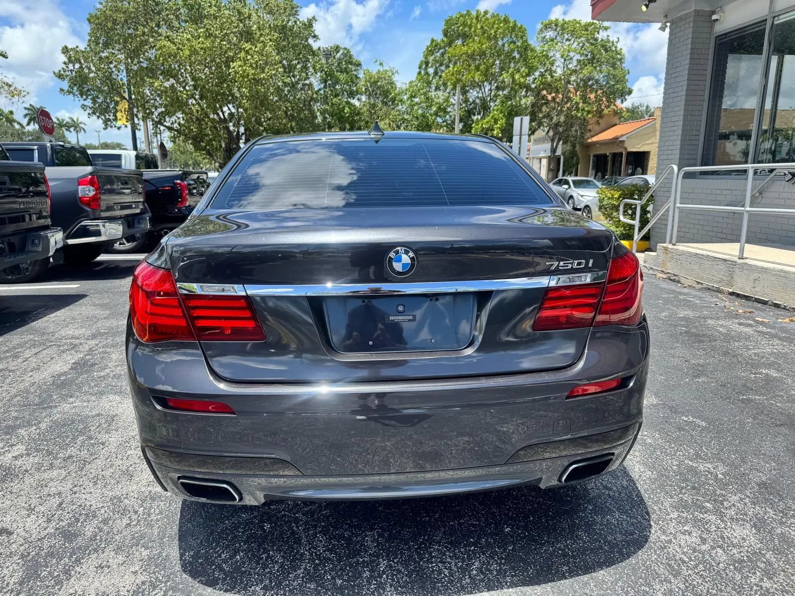 Used 2015 BMW 750i RWD image 7