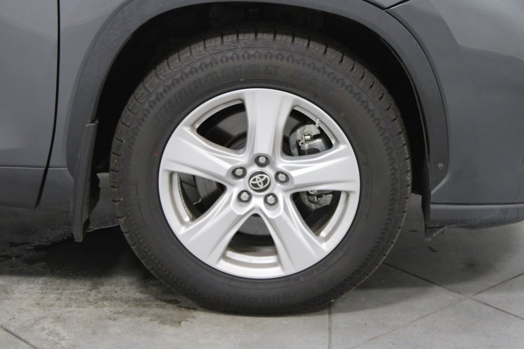 Used 2023 Toyota Highlander L image 16