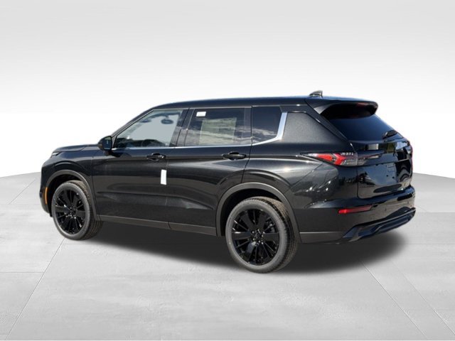 New 2026 Mitsubishi Outlander LE FWD image 3