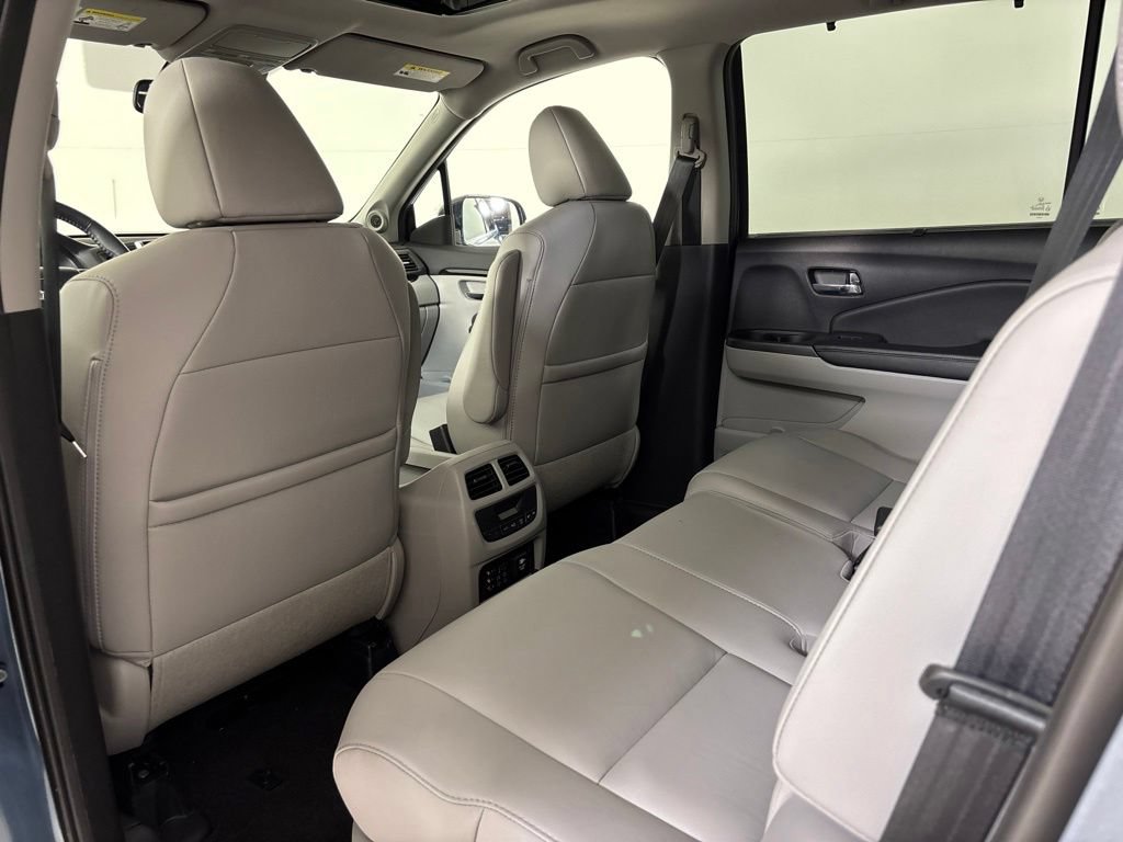 Used 2017 Honda Pilot Touring image 19