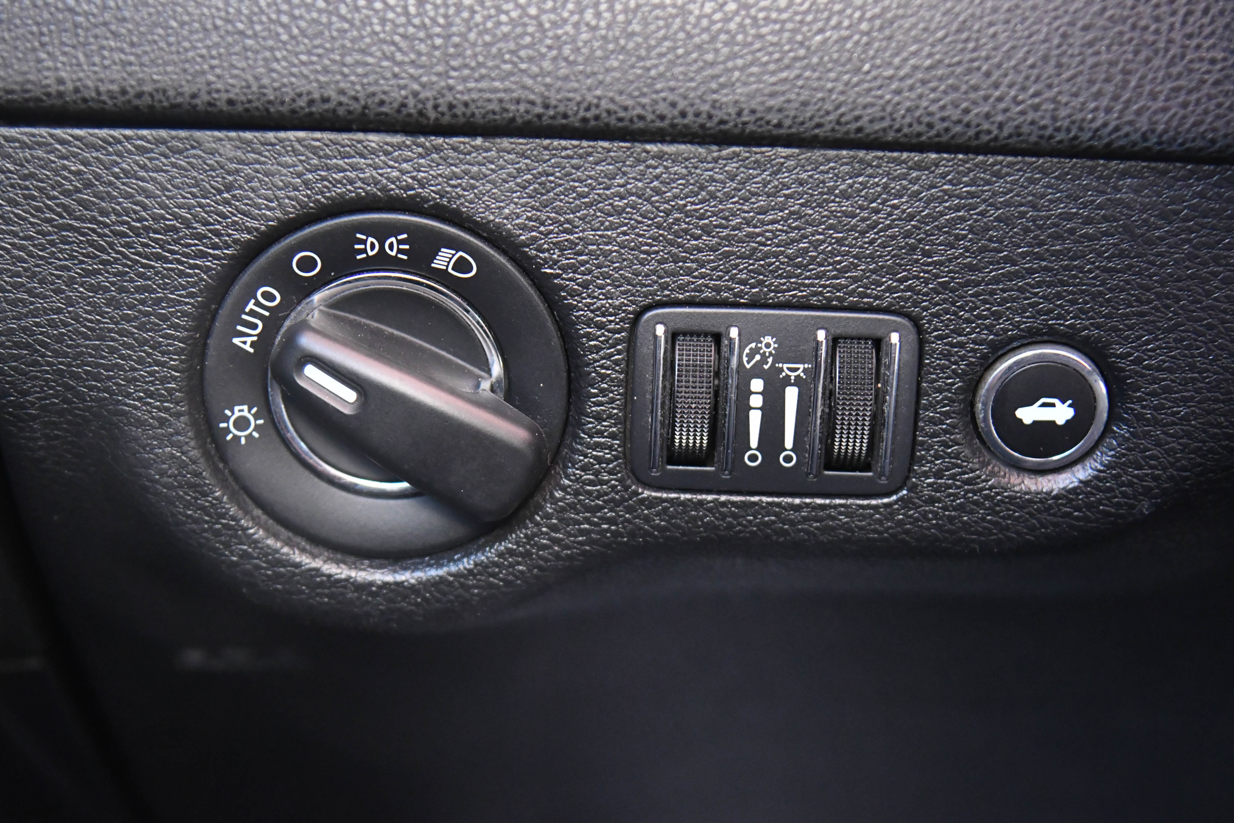 Used 2022 Chrysler 300 Touring w/ Sport Appearance Package image 30