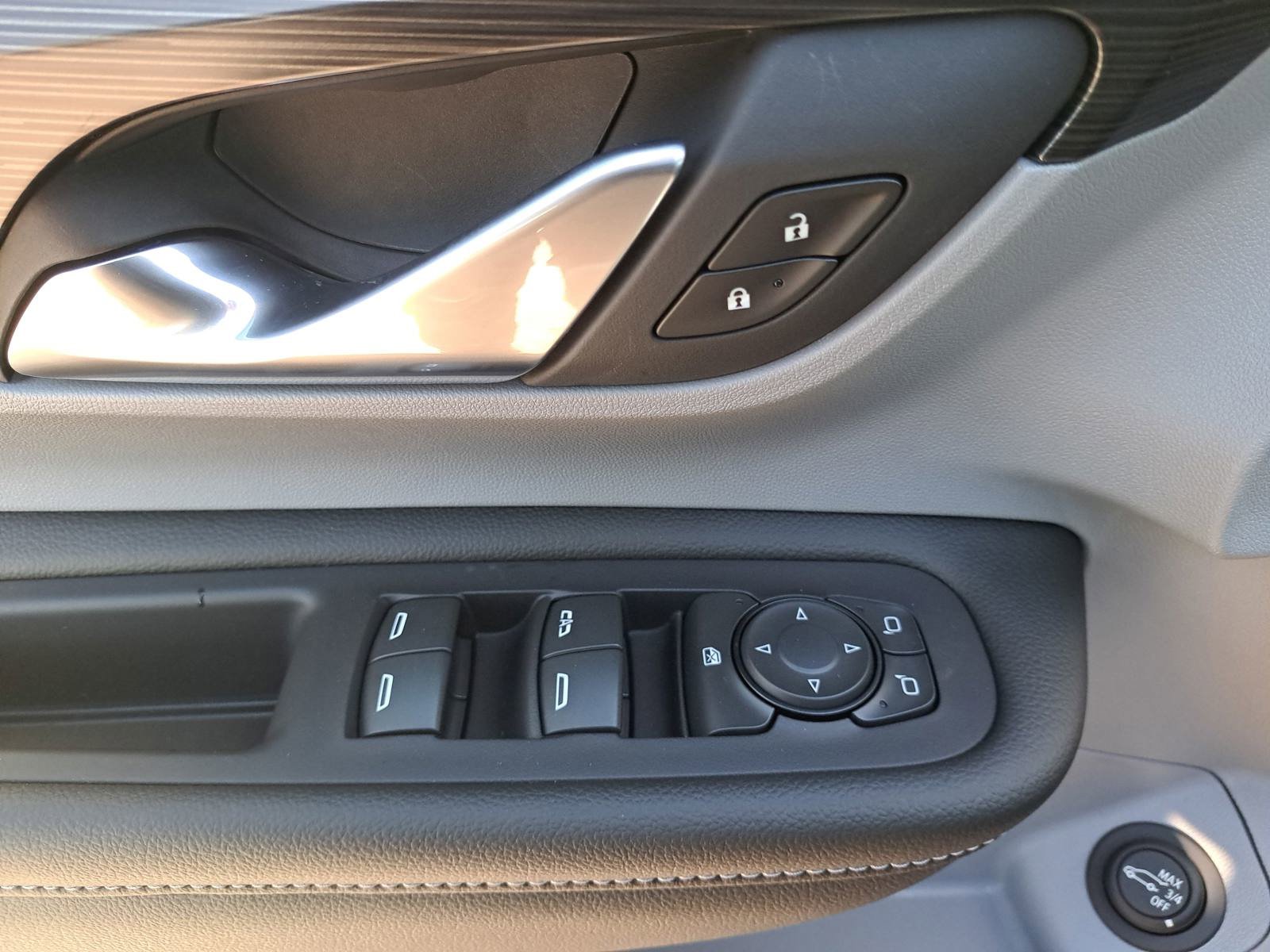 New 2024 GMC Terrain SLT AWD/4WD image 27
