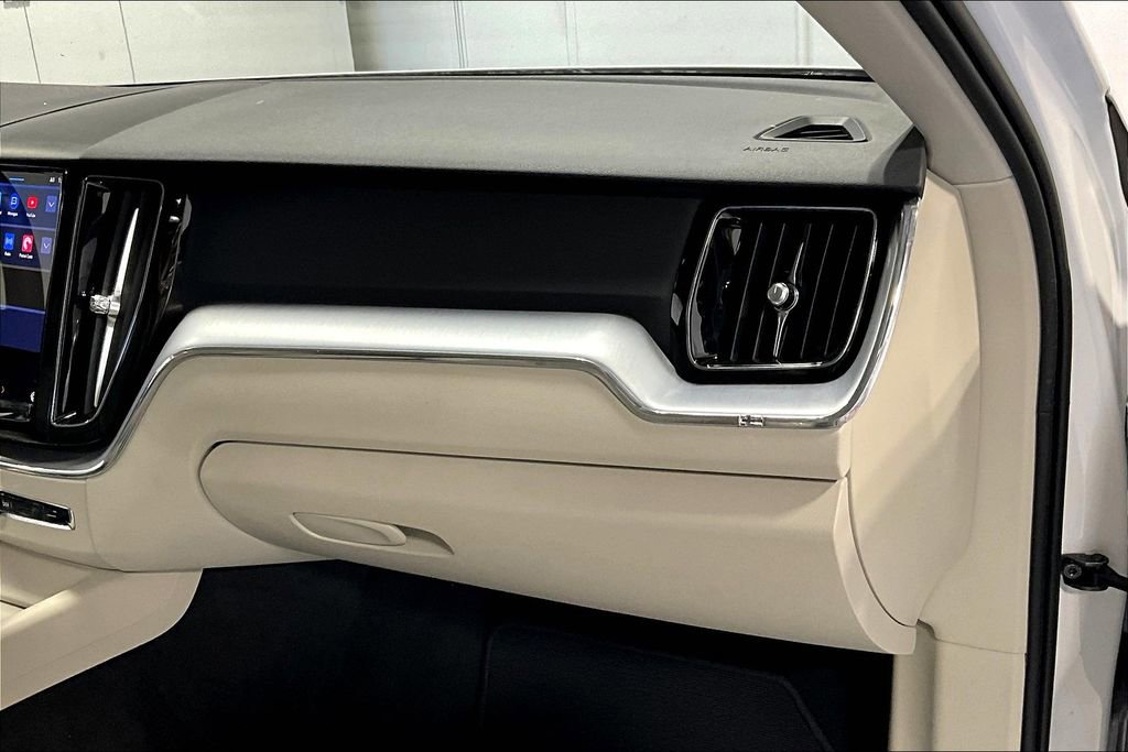 Used 2022 Volvo XC60 B5 Momentum image 19