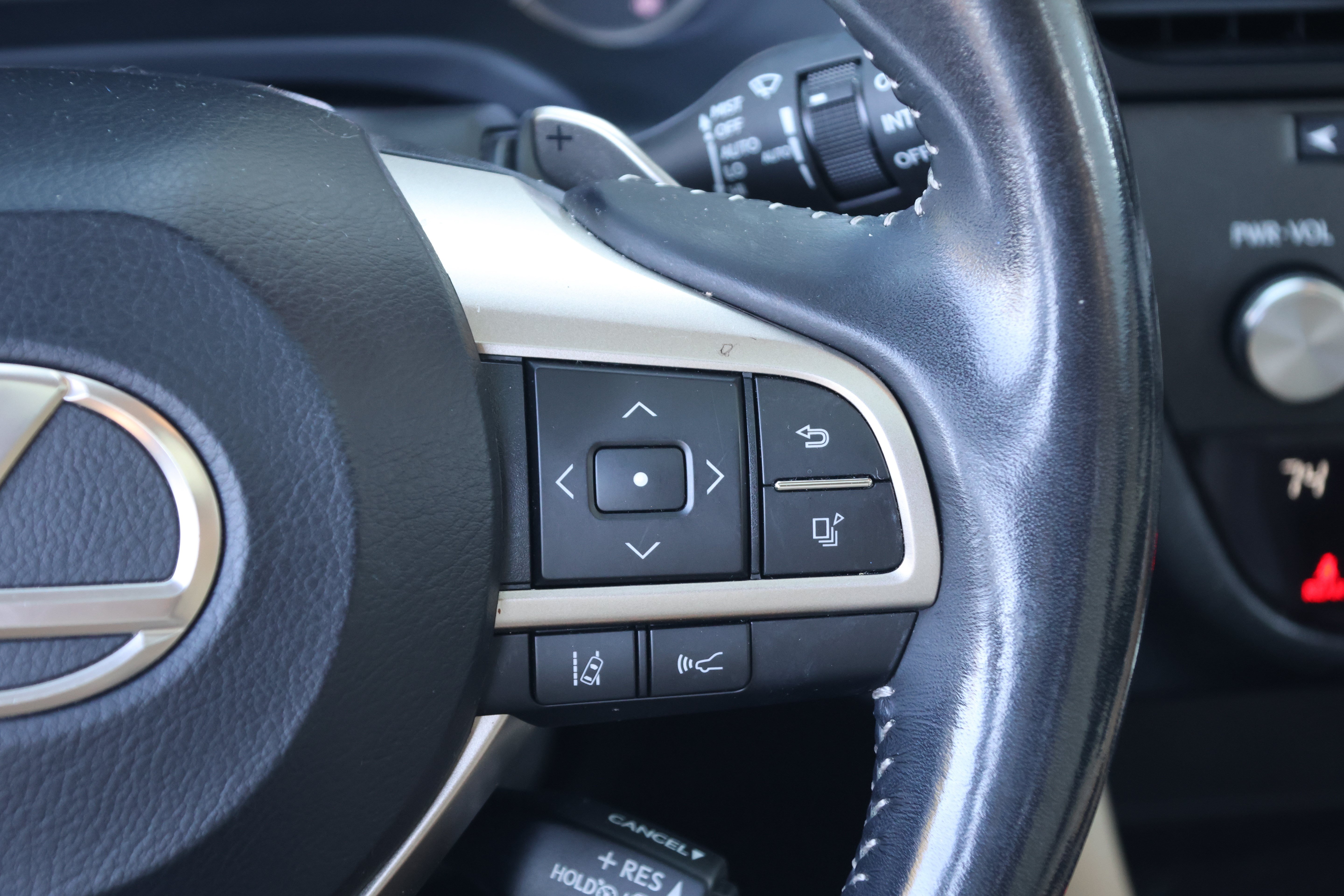 Used 2021 Lexus RX 350L FWD w/ Premium Package image 21
