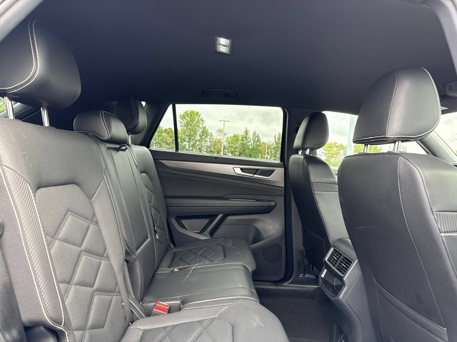 Used 2025 Volkswagen Atlas Cross Sport SE FWD image 15