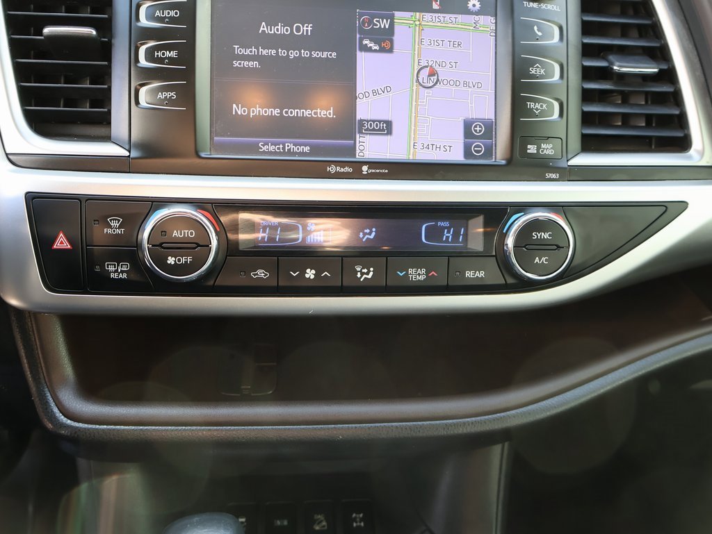 Used 2015 Toyota Highlander XLE image 30