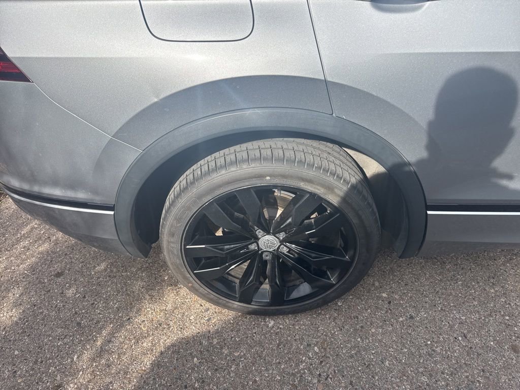 Used 2021 Volkswagen Tiguan SE R-Line image 18