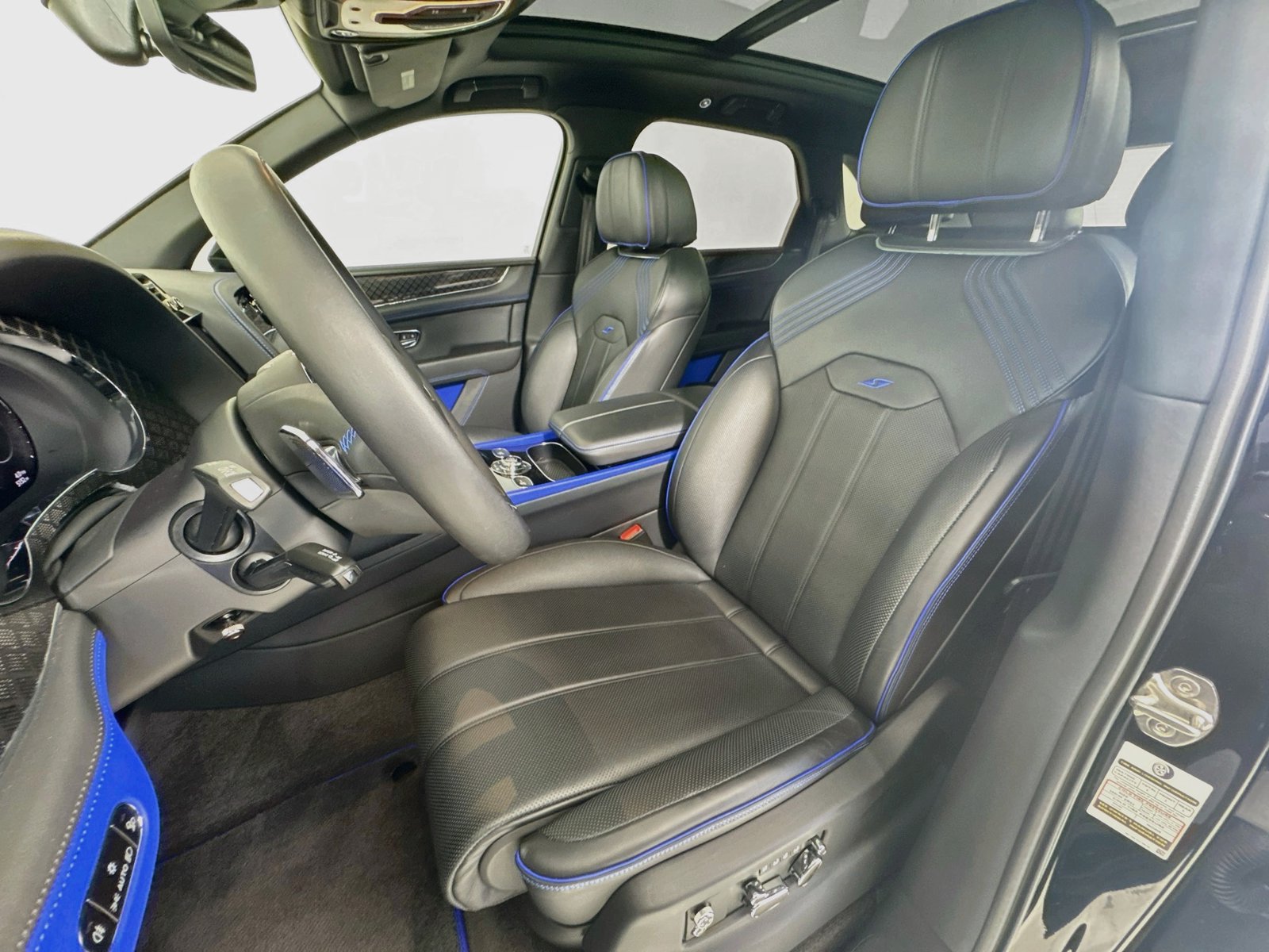 Certified 2025 Bentley Bentayga AWD/4WD image 21