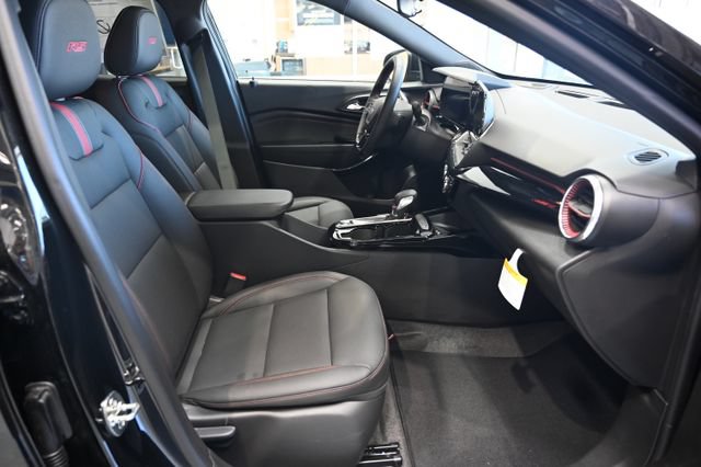 New 2026 Chevrolet Trax RS w/ Sunroof Package FWD image 10