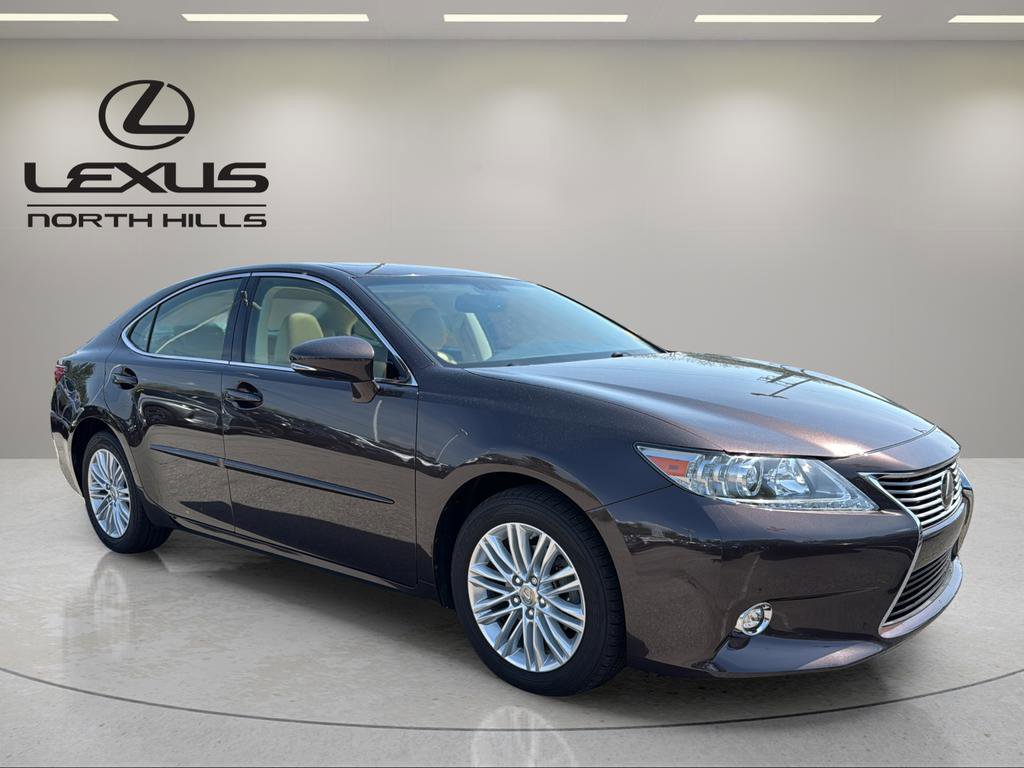 Used 2014 Lexus ES 350 w/ Luxury Package FWD image 4