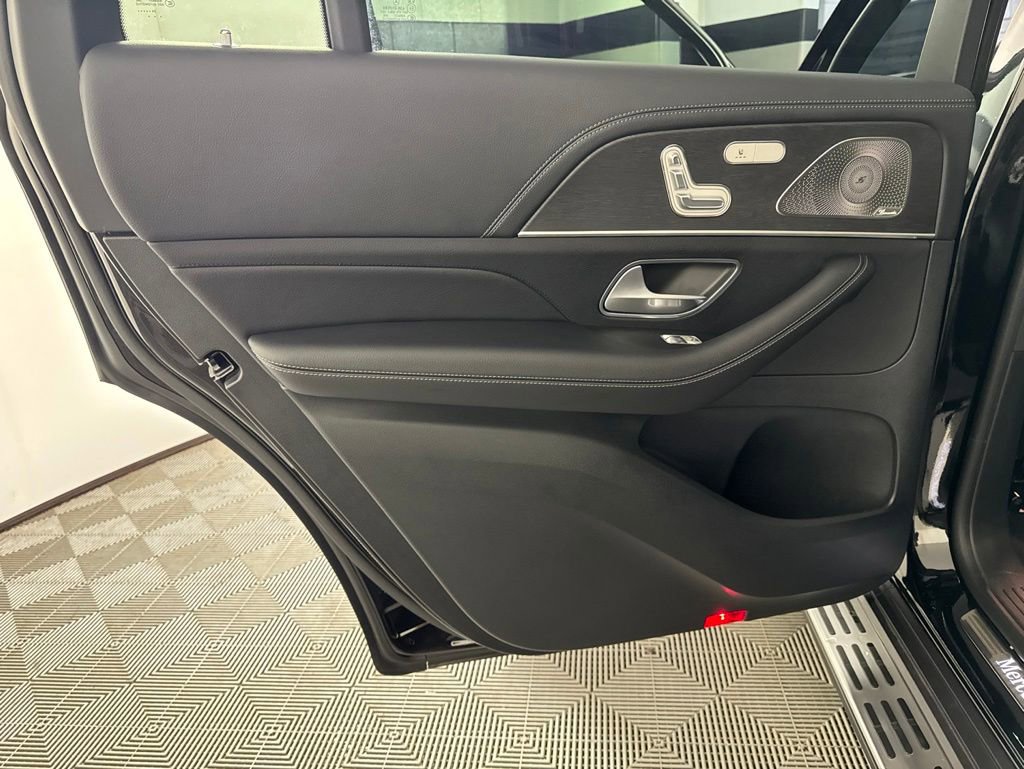 Certified 2025 Mercedes-Benz GLS 580 4MATIC w/ Acoustic Comfort Package image 18