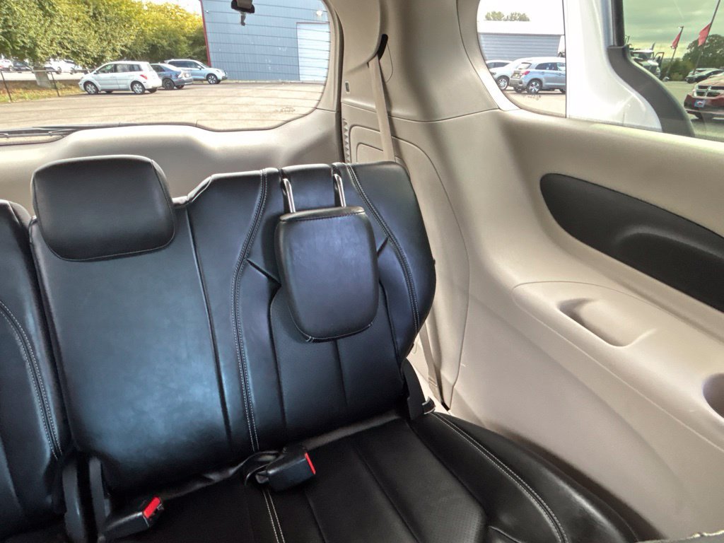Used 2024 Chrysler Pacifica Limited FWD image 42
