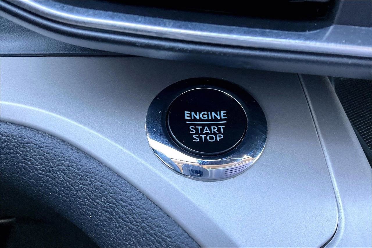 Used 2024 Ford Explorer XLT w/ Equipment Group 202A image 27