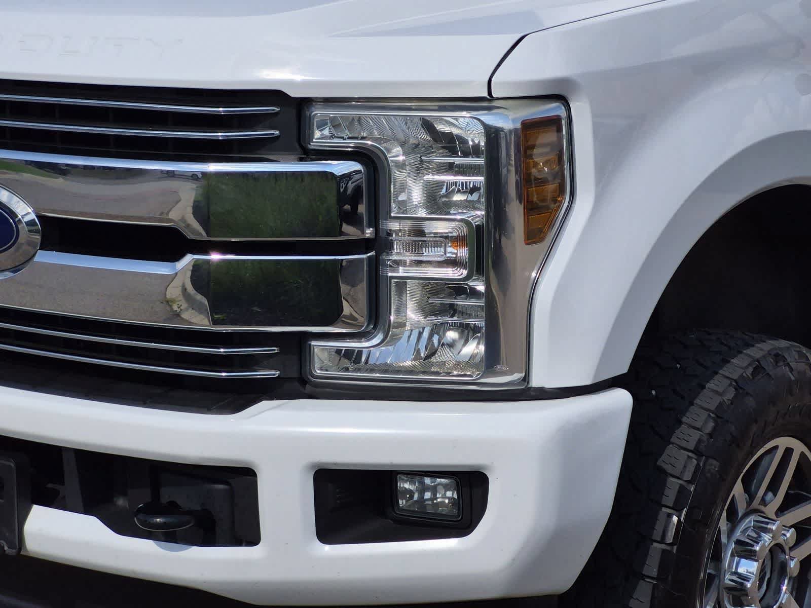 Used 2019 Ford F250 Lariat w/ Lariat Value Package AWD/4WD image 11