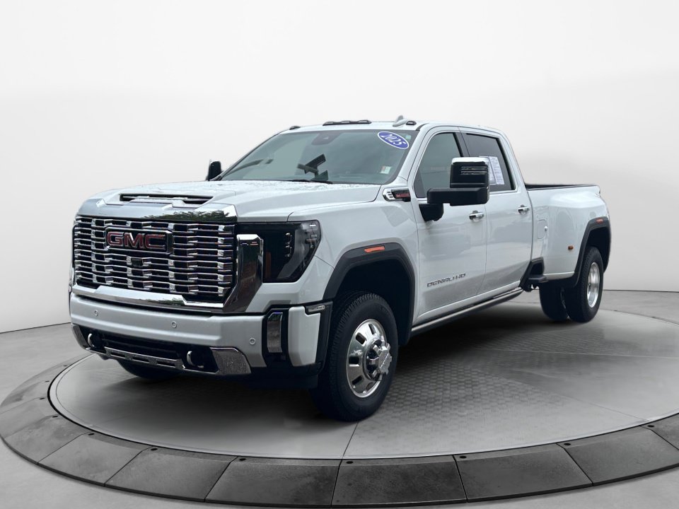 Certified 2025 GMC Sierra 3500 Denali w/ Denali Reserve Package AWD/4WD image 3