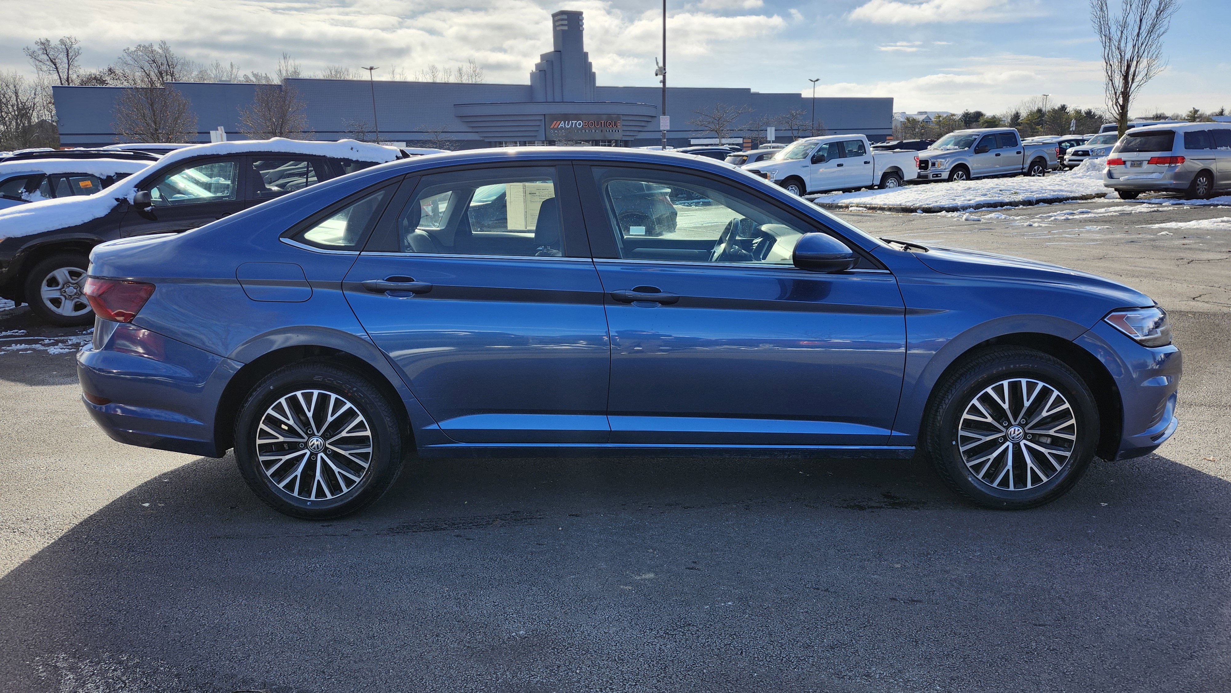 Used 2021 Volkswagen Jetta SE w/ SE Cold Weather Package image 18