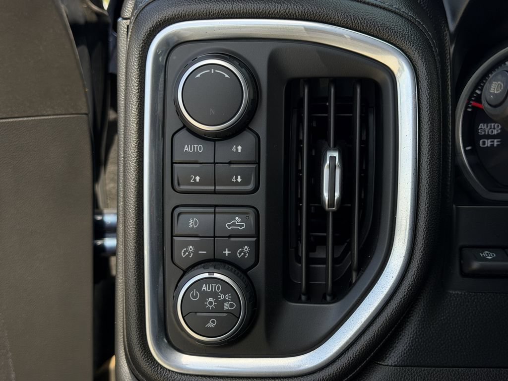 Used 2019 Chevrolet Silverado 1500 High Country w/ Technology Package AWD/4WD image 17