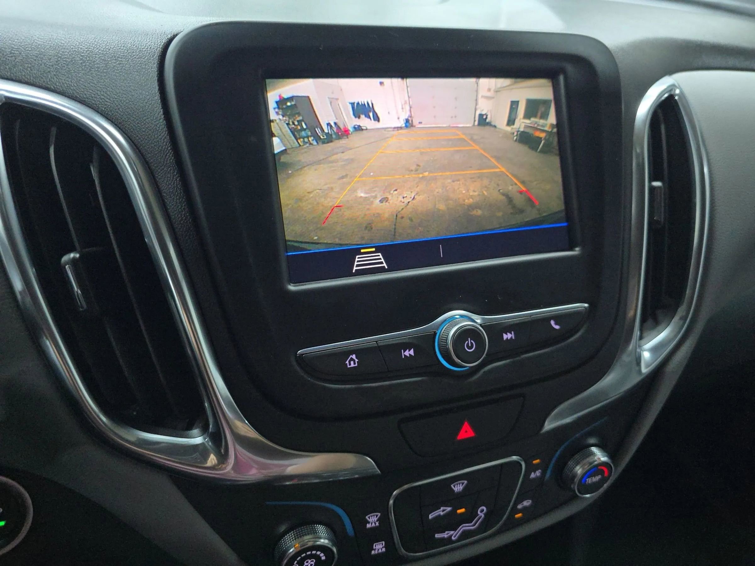 Used 2021 Chevrolet Equinox LS image 18