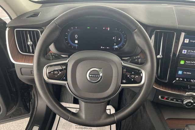 Used 2023 Volvo XC60 B5 Plus image 37